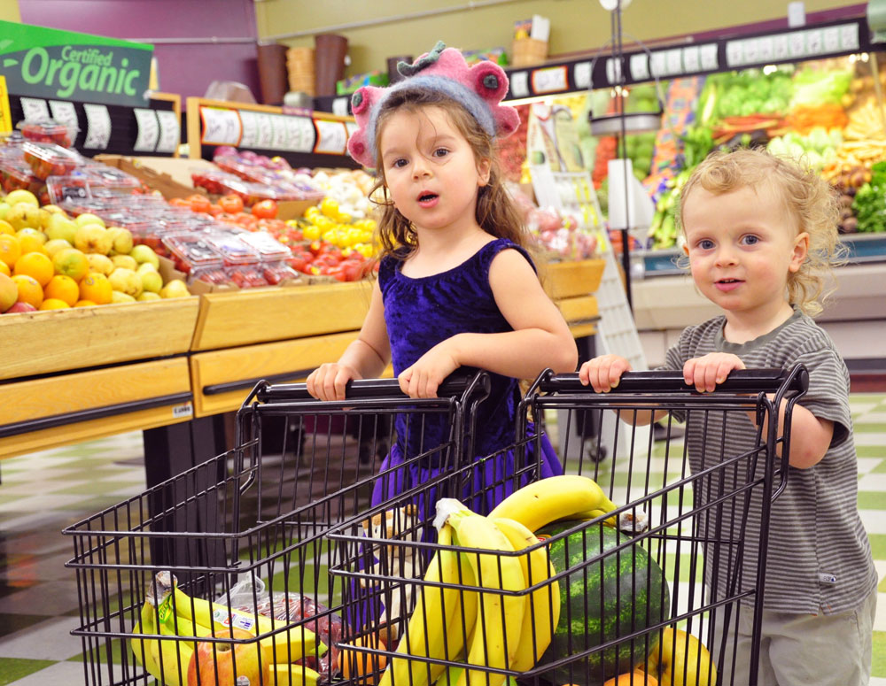 Grocery-shopping-with-kids-1